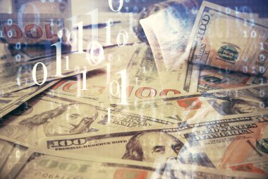 İki kez veri temasına maruz kalınca dolar banknotları arka planda kalıyor. Teknoloji konsepti.