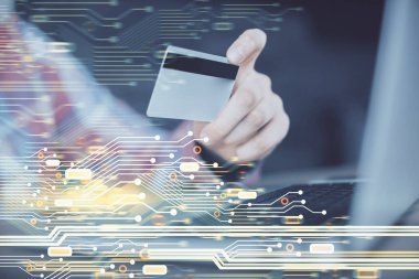 Elinde kredi kartı ve veri teması çizimi olan bir adamın ellerine iki kez maruz kalmış. E-ticaret ve teknoloji kavramı.