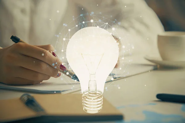 Glühbirnen Hologramm Über Händen Die Notizen Machen Konzept Der Idee — Stockfoto