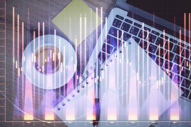 Bilgisayarla ön plan arkaplanını çizerken çift pozlama. Finansal araştırma ve analiz kavramı. Üst görünüm.