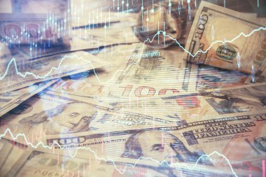 Forx grafiğinin çok sayıda görüntüsü bize dolar banknotları arka planında görünüyor. Finansal başarı piyasası kavramı.