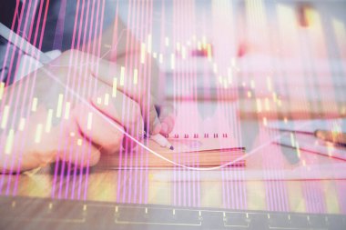 Borsa forex grafiği ile çoklu pozlama closeup eller. Araştırma ve analiz kavramı.