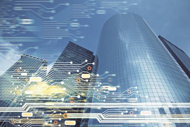 Veri temalı hologram gökdelenler arka planda çoklu pozlama ile şehir görünümüne çizim yapıyor. Büyük veri kavramı.