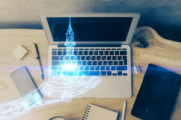 Ofisteki Masaüstü Bilgisayar Arkaplanı Tema Hologram Çizimini Başlat Çifte Maruziyet — Stok fotoğraf