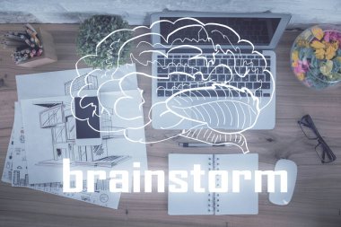 Tema çizimini masaüstü arkaplanındaki bilgisayardan başlat. Üst Manzara. Çifte maruziyet. Beyin fırtınası konsepti.