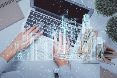 Bilgisayarda ve binalarda çalışan kadın elinin hologram çizimine iki kez maruz kalmış. Üst Manzara. akıllı şehir konsepti.