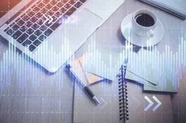 Borsa grafiği ve masa arkasındaki en üst görünüm bilgisayarı. Çifte maruziyet. Finansal eğitim kavramı.