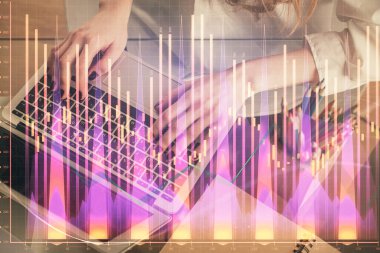 Bilgisayarda ve ön x grafik hologram çiziminde kadın eli yazarken çift pozlama. Borsa yatırım kavramı.