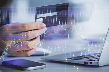 İnternetten alışveriş yapan kadının elinde kredi kartı ve mali grafik çizimi var. Borsa E-ticaret kavramı.