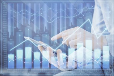 Bir adamın elini tutarken ve dijital bir cihaz ve ön grafik çizimi kullanırken çift pozlama. Finansal piyasa kavramı.