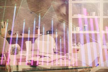 Hisse senedi borsası çizimine ve ofis iç planına çok maruz kalmış. Mali analiz kavramı.