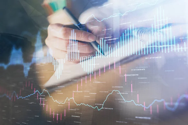 Finansal Forex grafik eller notları arka plan alarak görüntülenir. Araştırma kavramı. Çift Pozlama