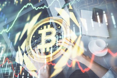 Bilgisayarda ve kripto piyasa temalı hologram çizimlerinde kadın elinin çifte pozu. Engelleme zinciri kavramı.