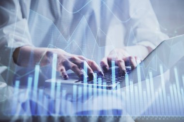 Bilgisayarda ve ön x grafik hologram çiziminde kadın eli yazarken çift pozlama. Borsa yatırım kavramı.
