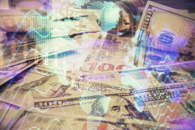 Forx grafiğinin çok sayıda görüntüsü bize dolar banknotları arka planında görünüyor. Finansal başarı piyasası kavramı.