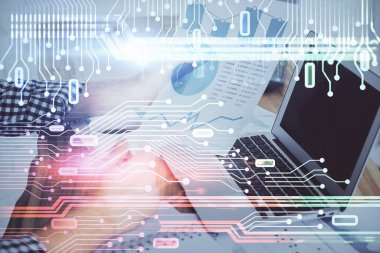 Bilgisayar geçmişi üzerinde çalışan bir adamla çok sayıda teknolojik holograma maruz kalma. Büyük veri kavramı.