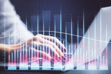İş kadını ellerinin bilgisayar ve ön x çizelge hologramı çizimlerinde çifte pozlama. Mali analiz kavramı.