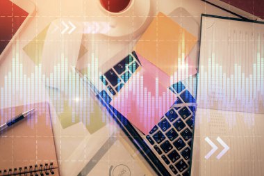 Bilgisayarla birlikte çok sayıda finansal şema çizimi. Araştırma ve analiz kavramı. Üst görünüm.