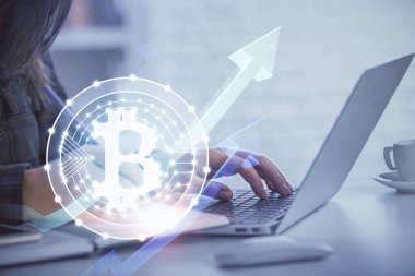 Bilgisayarda ve kripto piyasa temalı hologram çizimlerinde kadın elinin çifte pozu. Engelleme zinciri kavramı.