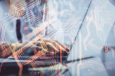 Bilgisayar ve teknoloji temalı çizimlerde kadın elinin çifte pozlanması. Yüksek Teknoloji kavramı.