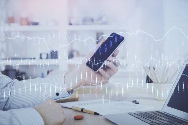 Bir adamın elini tutarken ve dijital bir cihaz ve ön grafik çizimi kullanırken çift pozlama. Finansal piyasa kavramı.