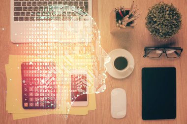 Çalışma masası üzerinde beyin çizimlerinin çoklu maruziyeti. Üst Manzara. Küresel veri analiz kavramı.