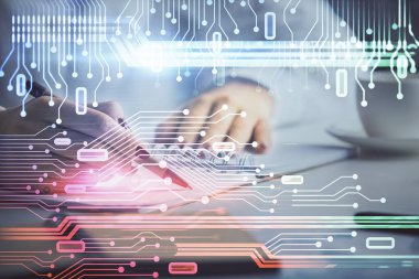 Veri teknolojisi hologramıyla arka planda kadının yazı eline birden fazla kez maruz kalmış. Yenilik kavramı.