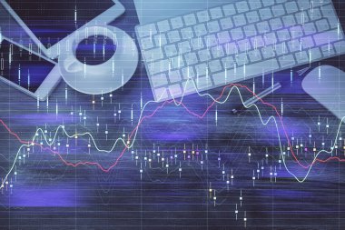 Masaüstünde telefonlu ön x grafik hologramına çift pozlama. Üst Manzara. Mobil ticaret platformu kavramı.