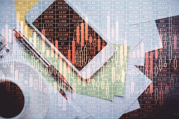 Forx Grafik Hologramının Telefonlu Masaüstü Üzerinde Çoklu Pozlandırılması Üst Manzara — Stok fotoğraf