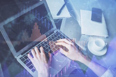 Bilgisayarda ve ön x grafik hologram çiziminde kadın eli yazarken çift pozlama. Borsa yatırım kavramı.