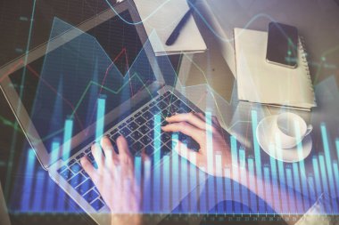 Bilgisayarda ve ön x grafik hologram çiziminde kadın eli yazarken çift pozlama. Borsa yatırım kavramı.