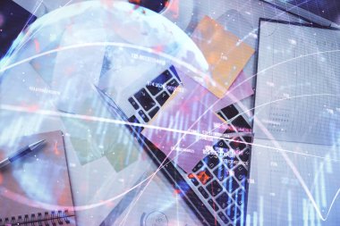 Bilgisayarla birlikte çok sayıda finansal şema çizimi. Araştırma ve analiz kavramı. Üst görünüm.