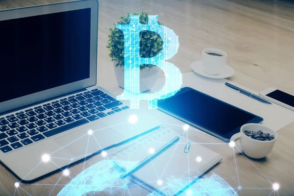 Dubbel Exponering Blockchain Och Crypto Ekonomi Tema Hologram Och Tabell — Stockfoto