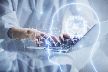 Bilgisayar ve beyin hologramı çizimleri üzerinde çalışan kadın elleri çift pozlama. Ai kavramı.