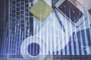 Bilgisayarla arka plan üzerine iki kat mali şema çizimi. Araştırma ve analiz kavramı. Üst görünüm.