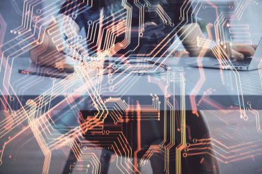 Bilgisayar ve teknoloji temalı çizimlerde kadın elinin çifte pozlanması. Yüksek Teknoloji kavramı.