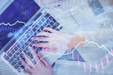 Bilgisayar ve ön x çizim hologramı üzerinde çalışan kadın elleri çift pozlama. Üst Manzara. Mali analiz kavramı.