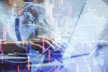 Kadın elinin bilgisayar ve iş temalı hologram çizimlerinde çok fazla pozlanması. Başarı konsepti.