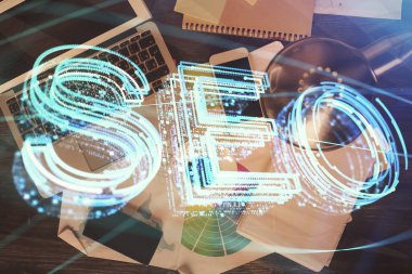 SEO 'nun çalışma masası arkaplanını bilgisayarla çizerken çift pozlama. Arama kavramı. Üst görünüm.