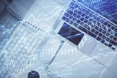 Finans piyasası grafiği ve masaüstü bilgisayarının üst görüntüsü. Çoklu maruz kalma. Yatırım kavramı.