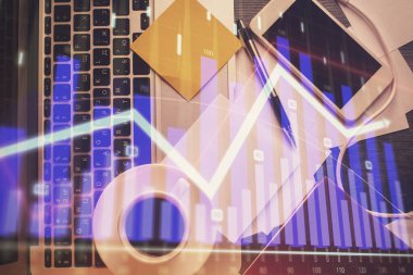 Bilgisayarla arka plan üzerine iki kat mali şema çizimi. Araştırma ve analiz kavramı. Üst görünüm.