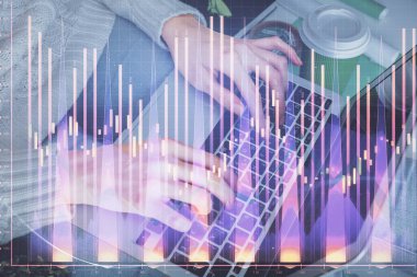 Bilgisayarda ve ön x grafik hologram çiziminde kadın eli yazarken çift pozlama. Borsa yatırım kavramı.