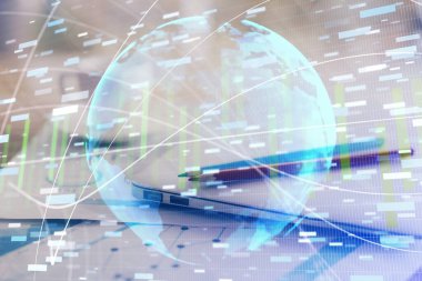 İş teması simgelerinin çifte pozlandırılması ve bilgisayar geçmişi olan çalışma alanı. Başarı kavramı.