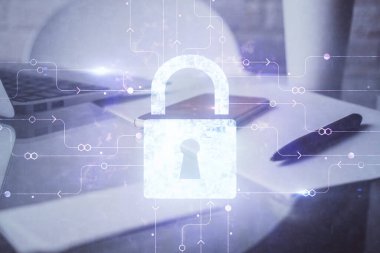 Kilit çizimine ve cep telefonu geçmişine iki kez maruz kalmış. Bilgi güvenliği kavramı