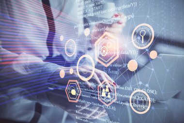 Bilgisayar ve veri temalı hologram çizimleri üzerinde çalışan kadın ellerine çok fazla maruz kalma. Teknoloji kavramı.