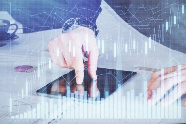 Bir adamın elini tutarken ve dijital bir cihaz ve ön grafik çizimi kullanırken çift pozlama. Finansal piyasa kavramı.