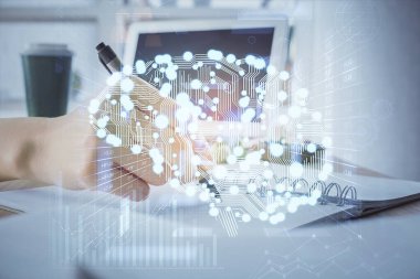 Arka planda beyin hologramıyla el yazısına çok maruz kalmış. Kendi kendine öğrenme kavramı.