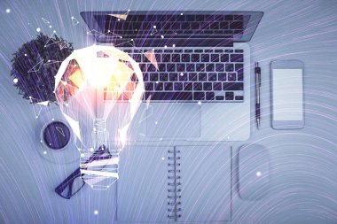 Masaüstü arka planında ampul çizimi. Üst Manzara. Çifte maruziyet. Fikir kavramı.