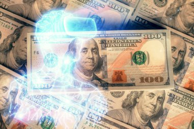 VR gözlüklü bir adamın Amerikan dolarlarının üstünü çizerken iki kez görüntülenmesi. Sanal gerçeklik kavramı.