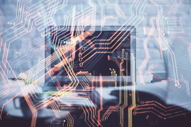 Bilgisayar, teknoloji temalı hologramla birlikte ofiste. Çifte maruziyet. Teknoloji kavramı.